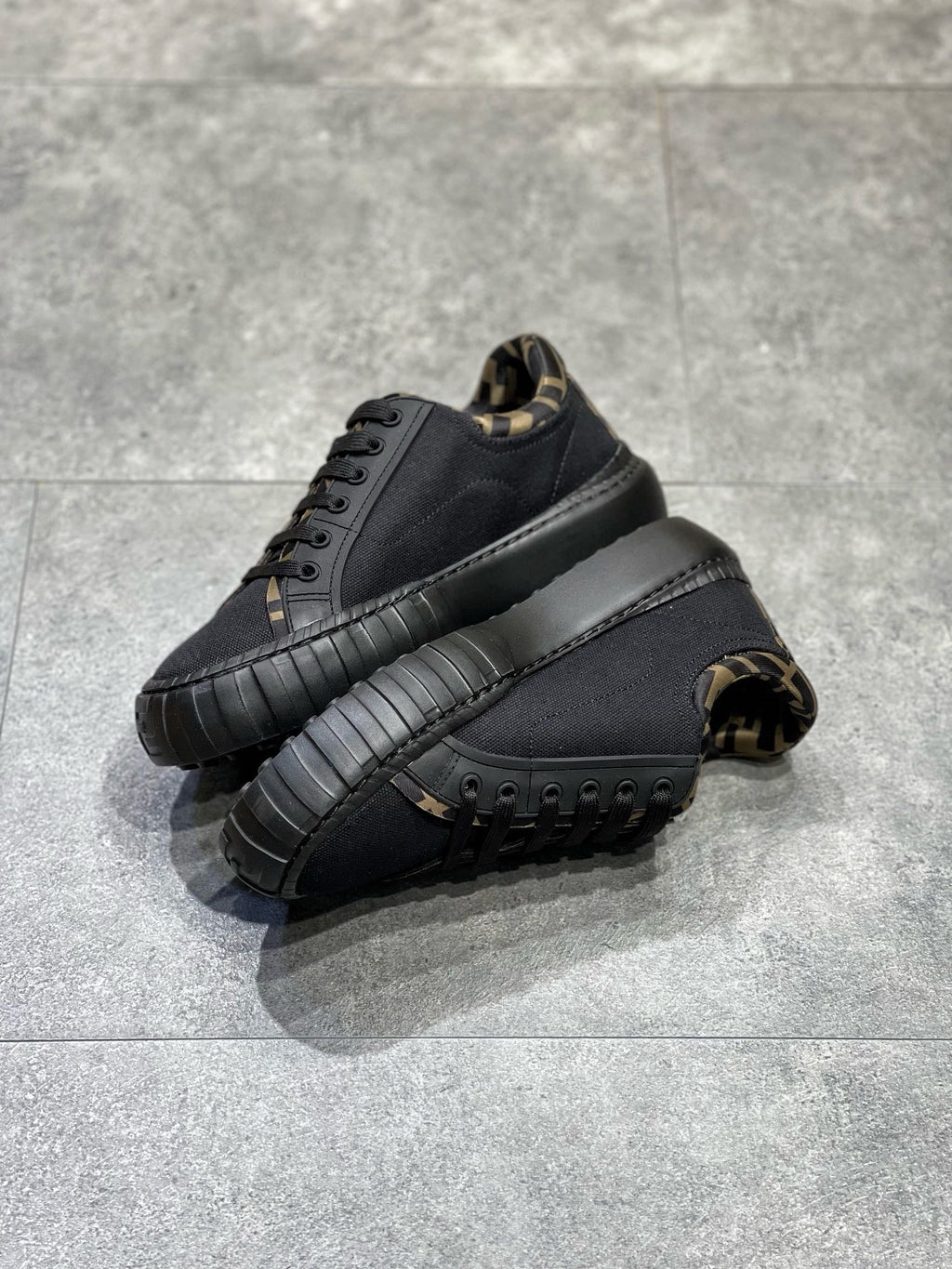 FEN Sneakers