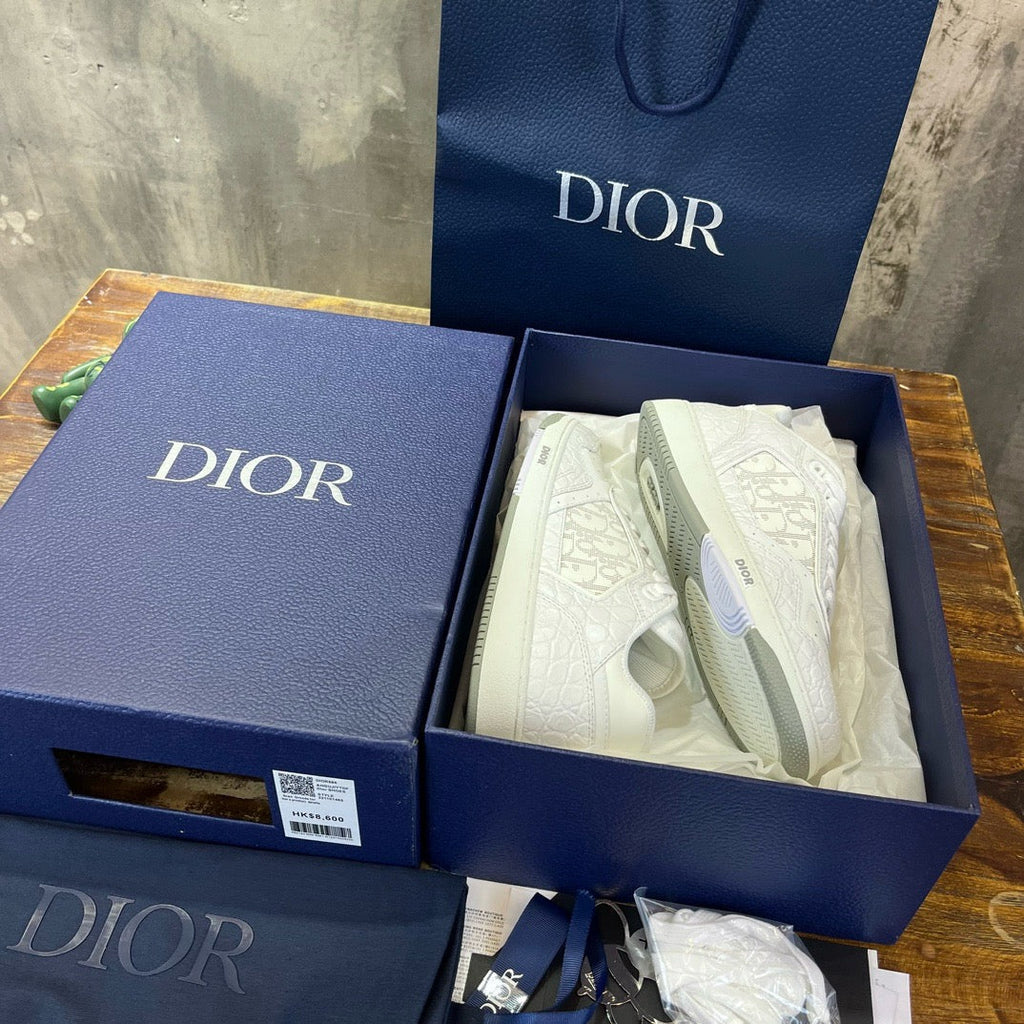 DIO Sneakers