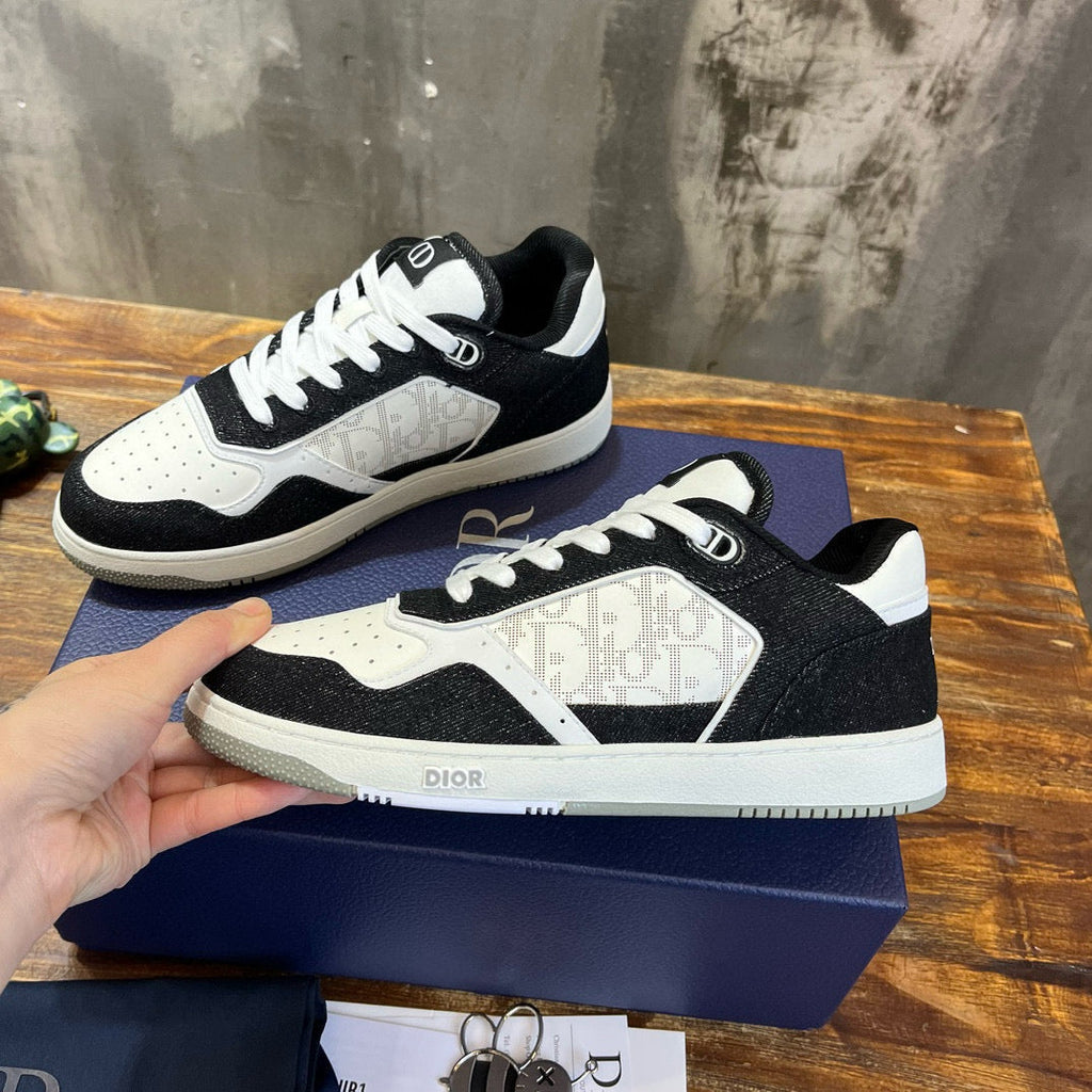 DIO Sneakers