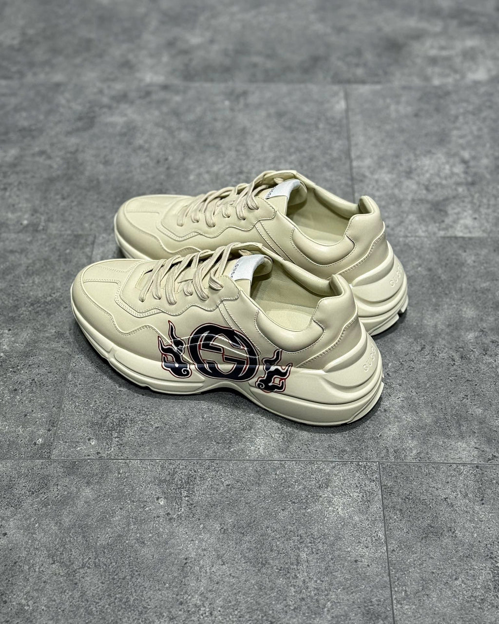 GUC Sneakers