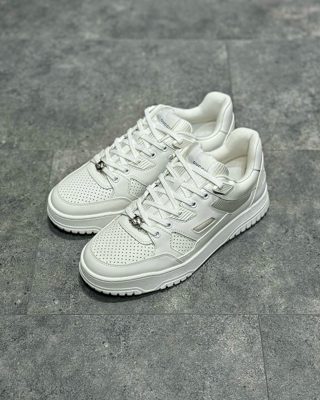 GUC Sneakers