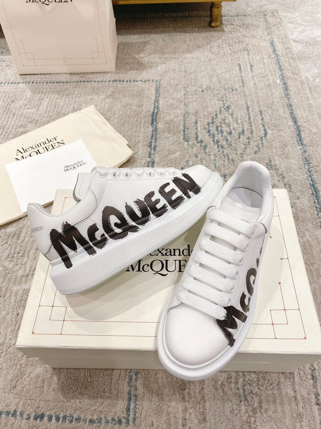 Sneakers & Shoes