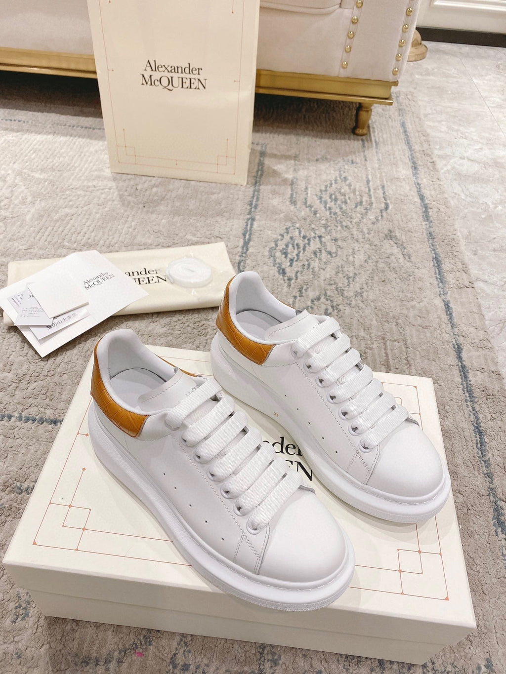 Sneakers & Shoes
