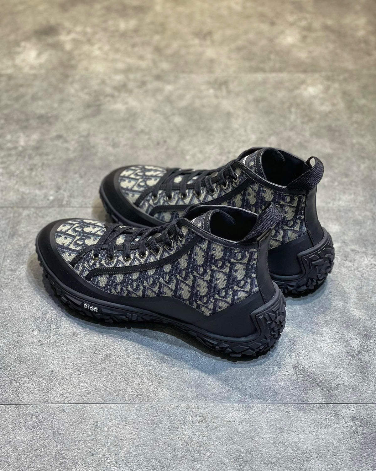 DIO Sneakers