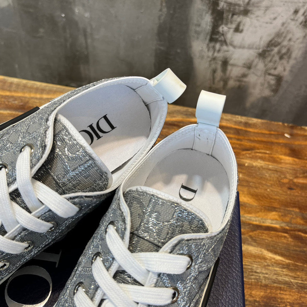 DIO Sneakers