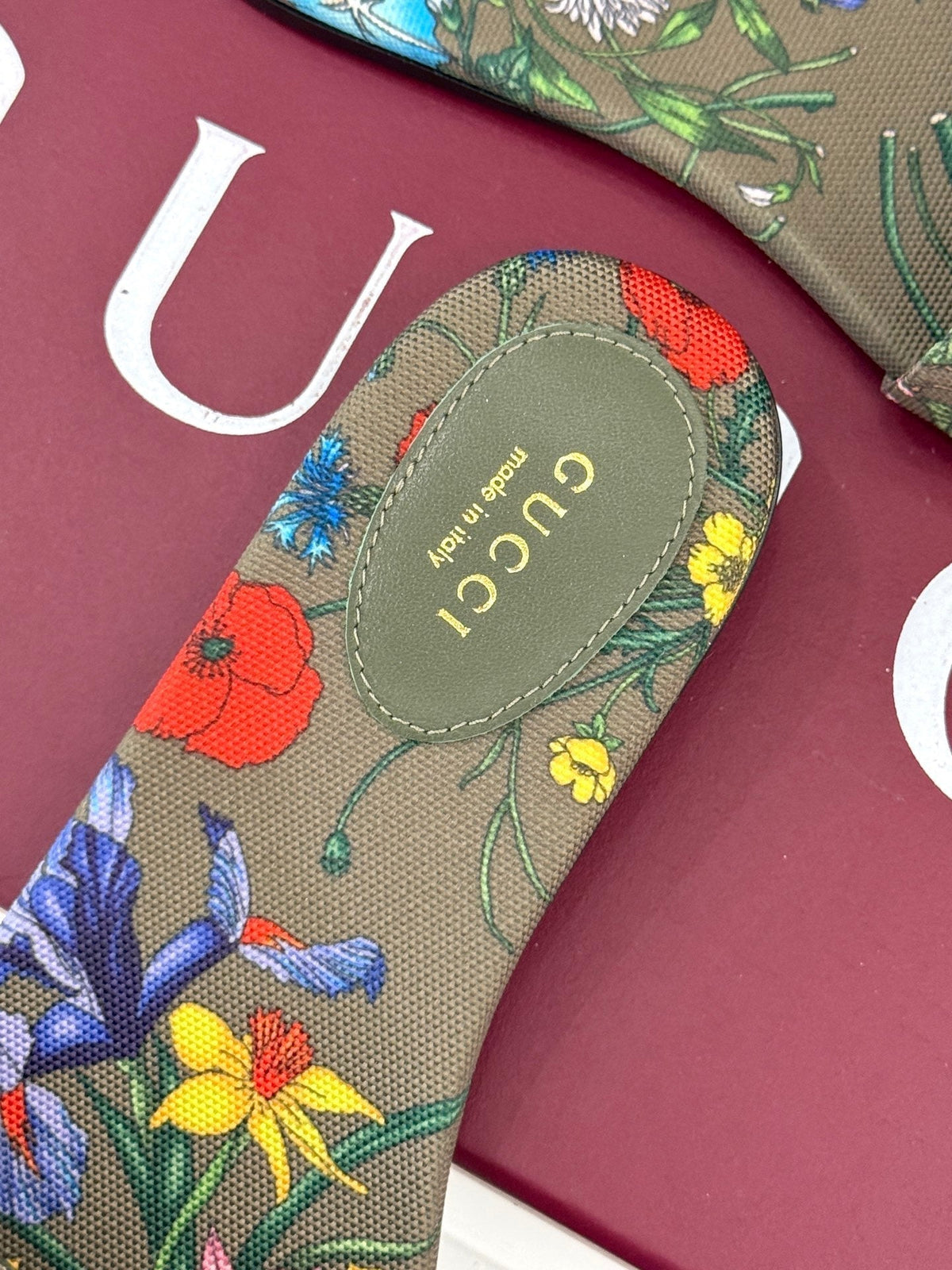 SLIDE SANDALS IN WARM BEIGE FABRIC FLORAL AND LEAF PRINT