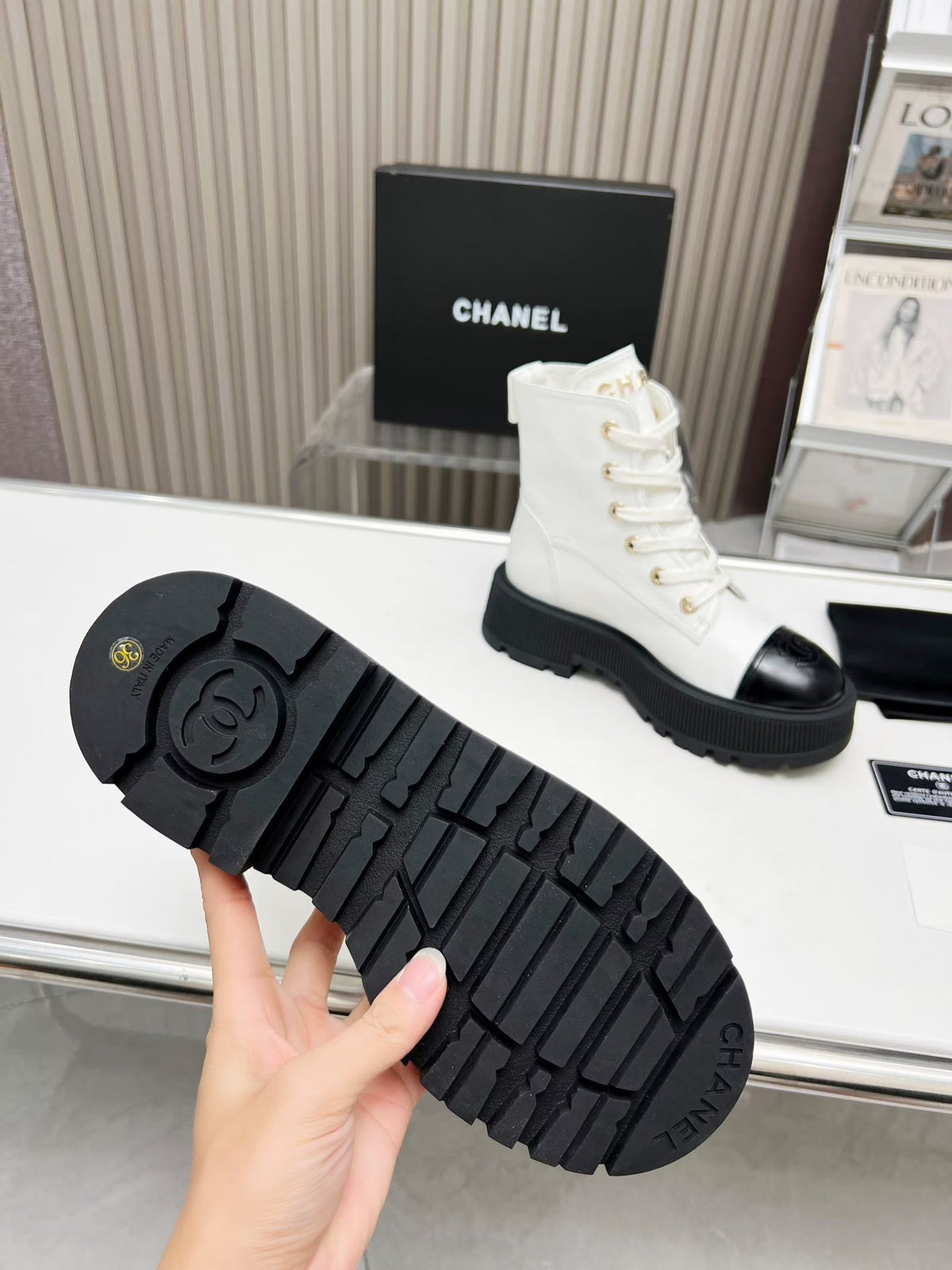 SHORT BOOTS IN WHITE MIX BLACK COWHIDE