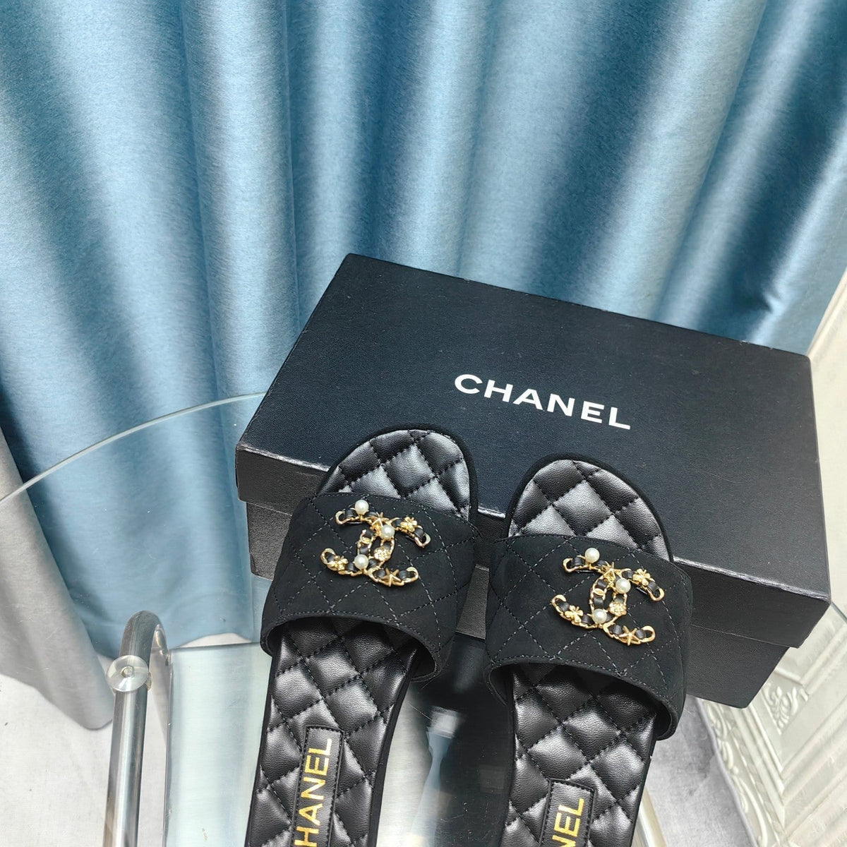 QUILTED SLIPPERS BLACK SUEDE AND SHEEPSKIN