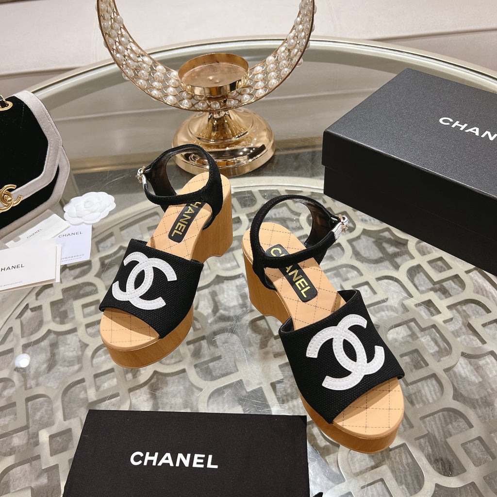 WEDGE SANDALS IN BLACK LAMBSKIN WITH WHITE LOGO