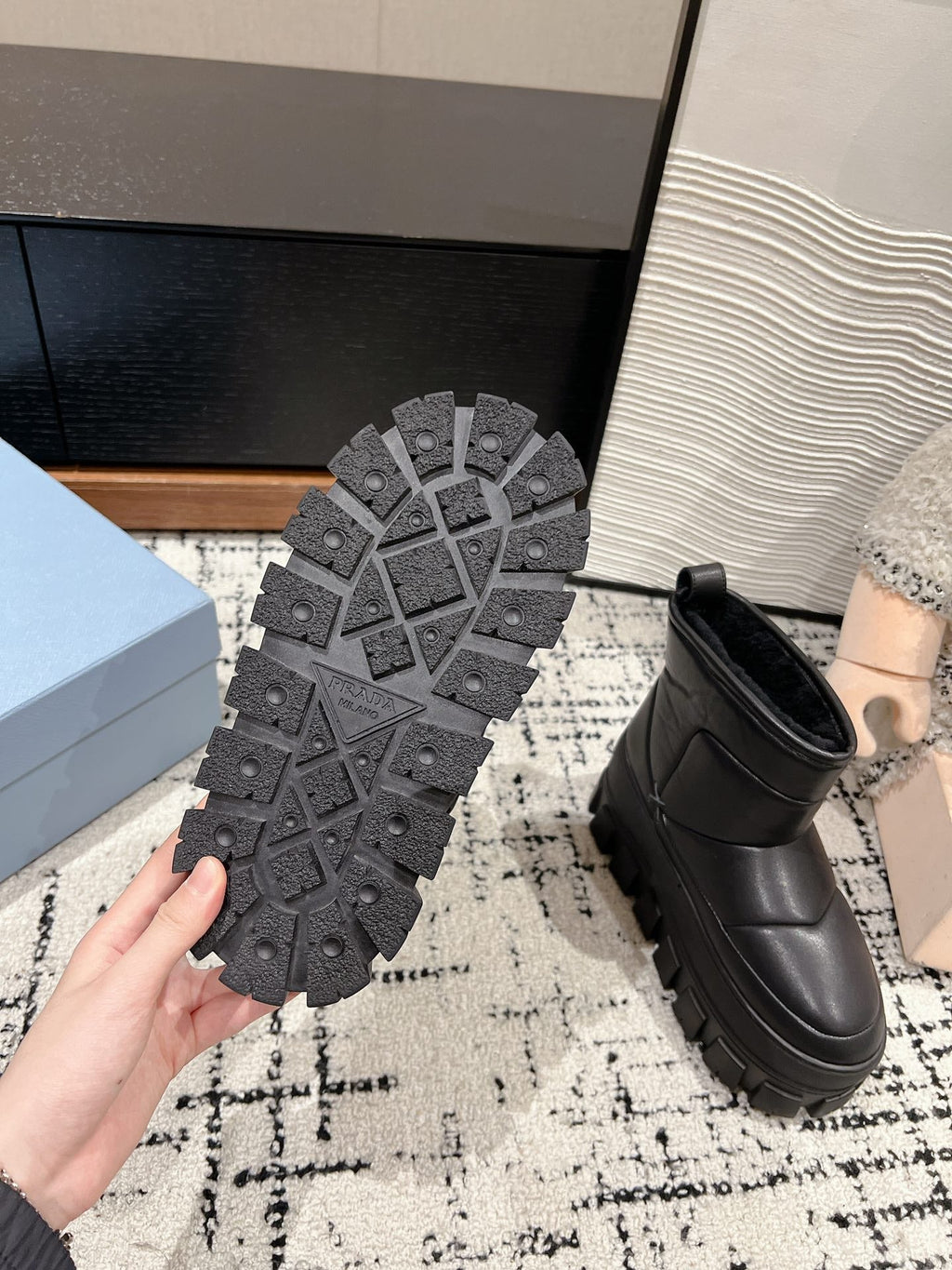MONOLITH ANKLE BOOTS IN BLACK CALFSKIN AND LAMB FUR LINING