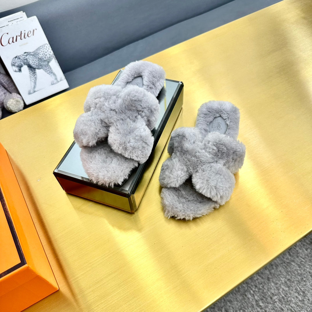 0RAN SHEARLING SANDALS SILVER GRAY