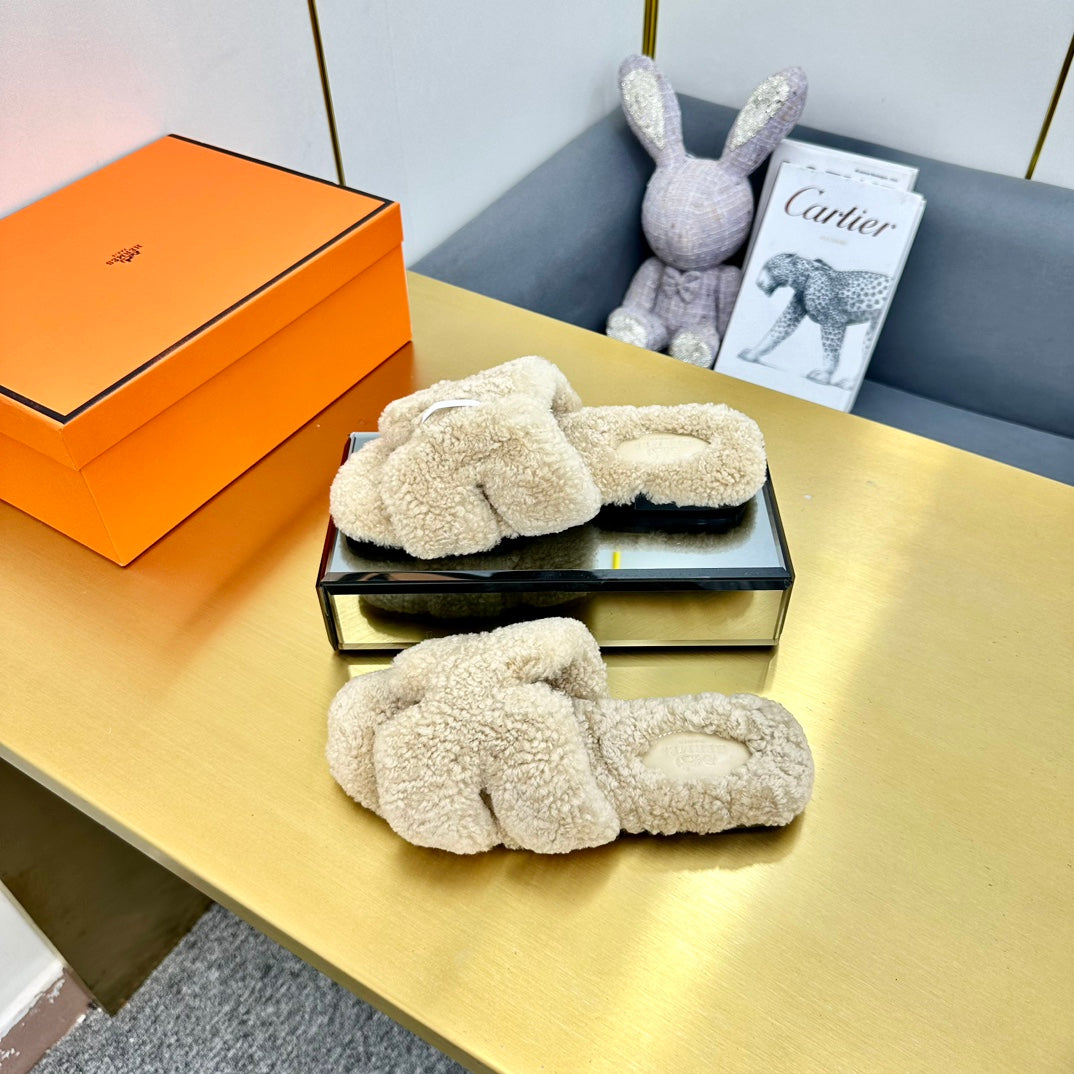 ORAN SHEARLING SANDALS ECRU TAN