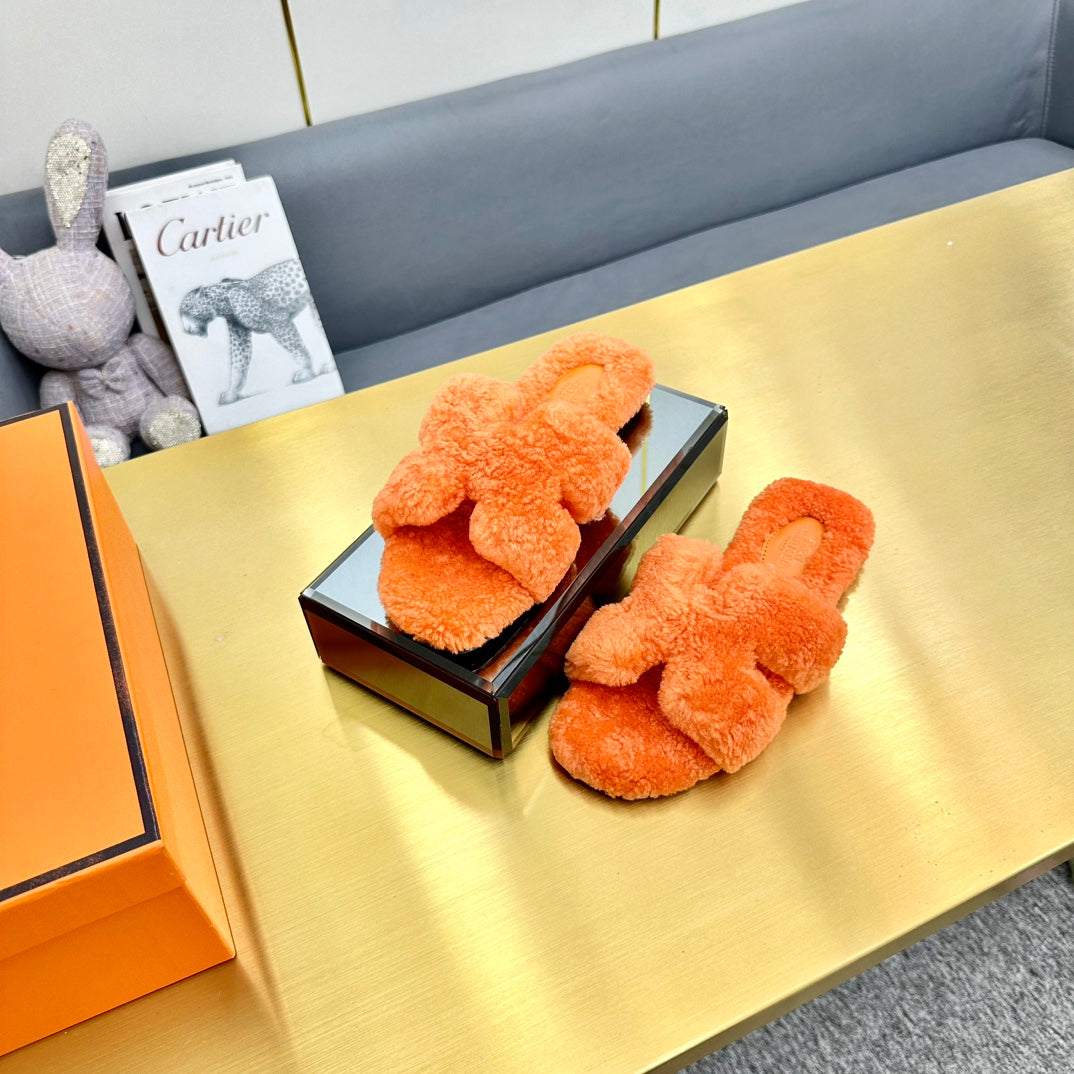 ORAN SHEARLING SANDALS NEON ORANGE